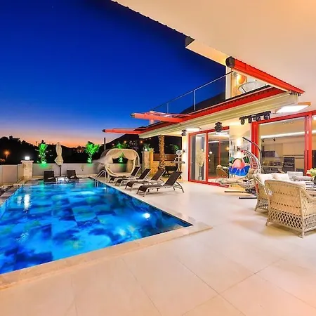 Red Palm Villa *